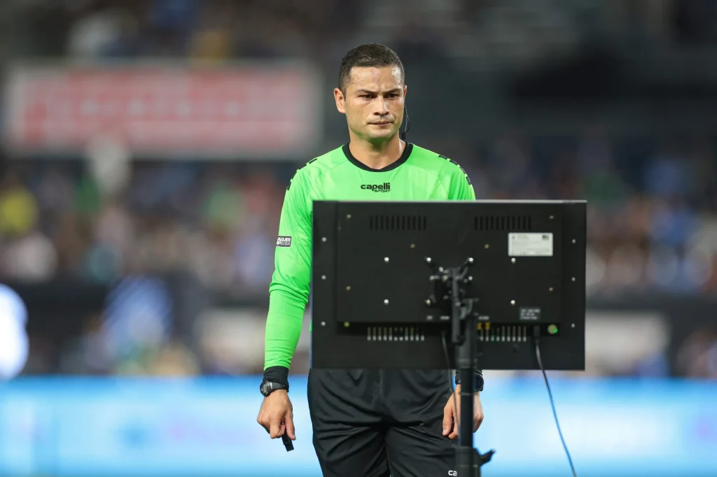 VAR Technology Impact: The Revolutionary Guide to Football